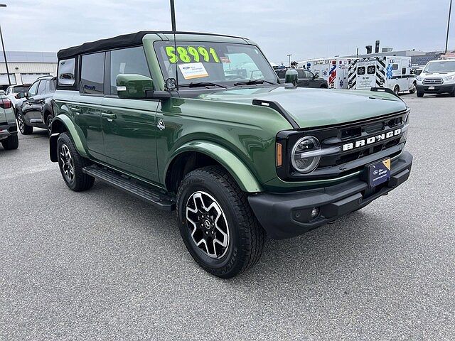 2022 Ford Bronco Outer Banks image 0