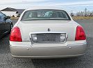 2005 Lincoln Town Car Signature image 2