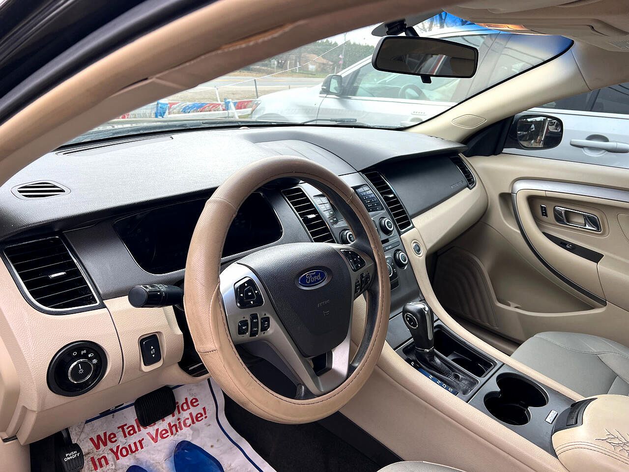 2015 Ford Taurus SE image 5