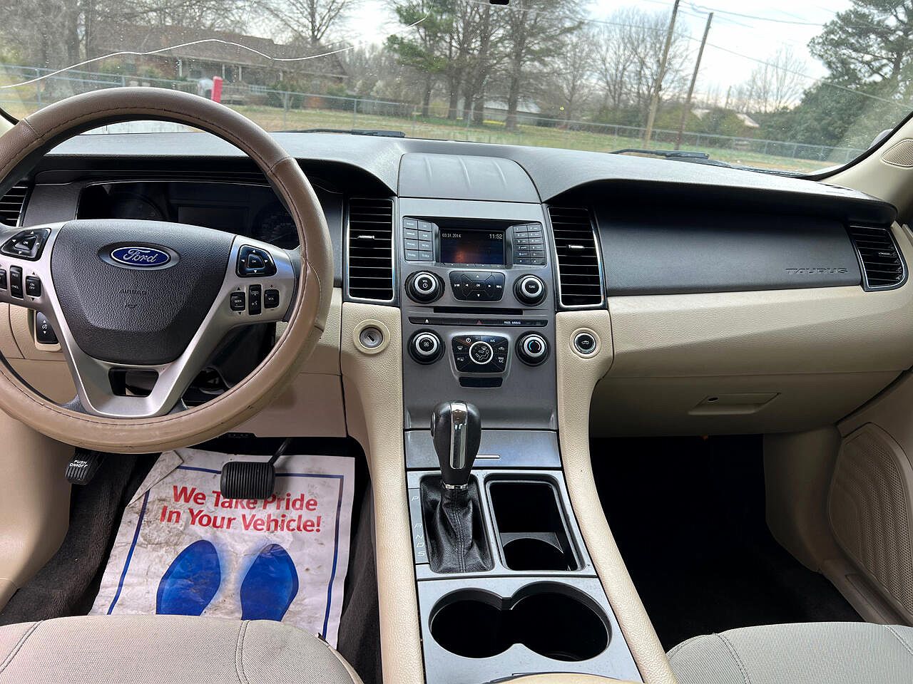 2015 Ford Taurus SE image 8