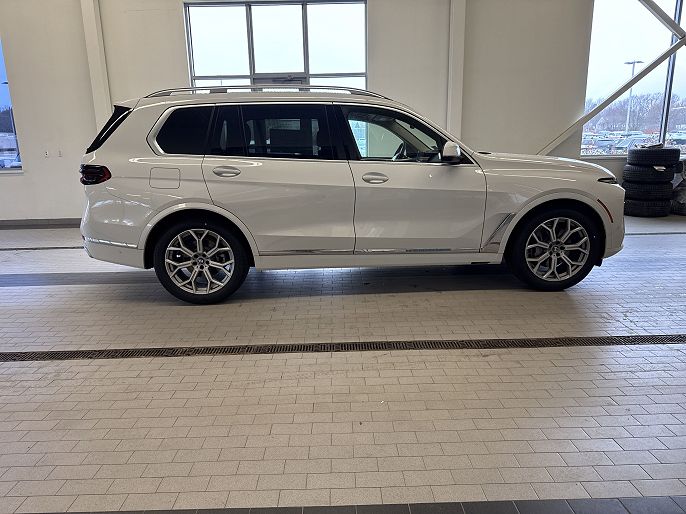 2025 BMW X7