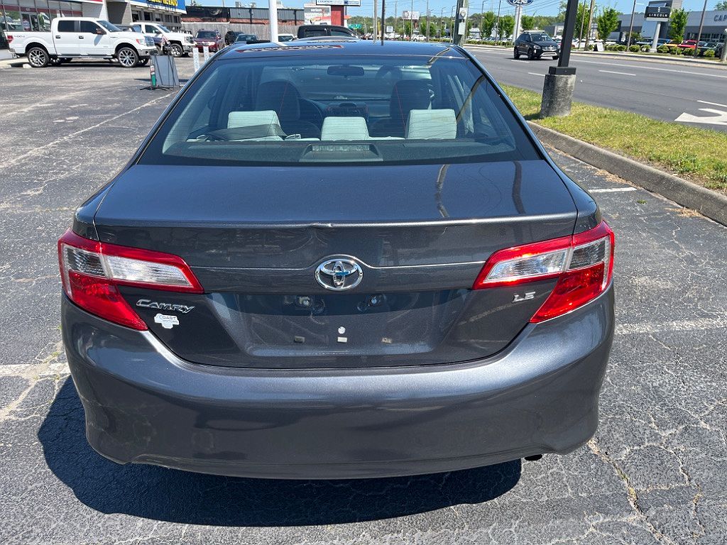 2013 Toyota Camry LE image 2