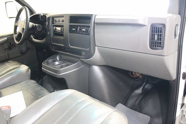 2007 Chevrolet Express 3500 image 16