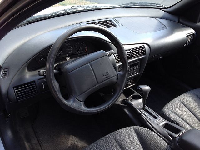 2002 Chevrolet Cavalier Base image 9