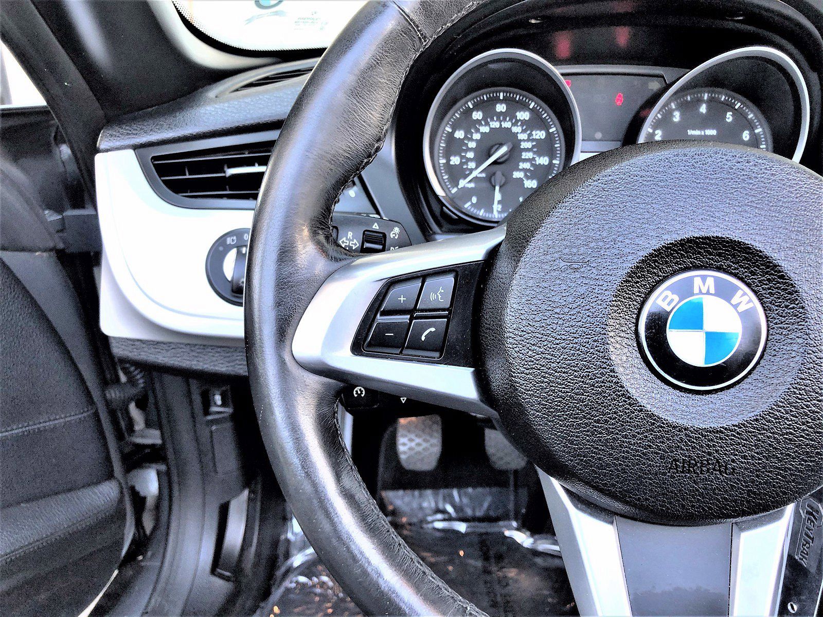 2009 BMW Z4 sDrive30i image 9