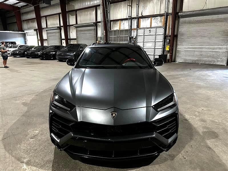 2019 Lamborghini Urus null image 15