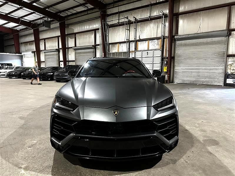 2019 Lamborghini Urus null image 16