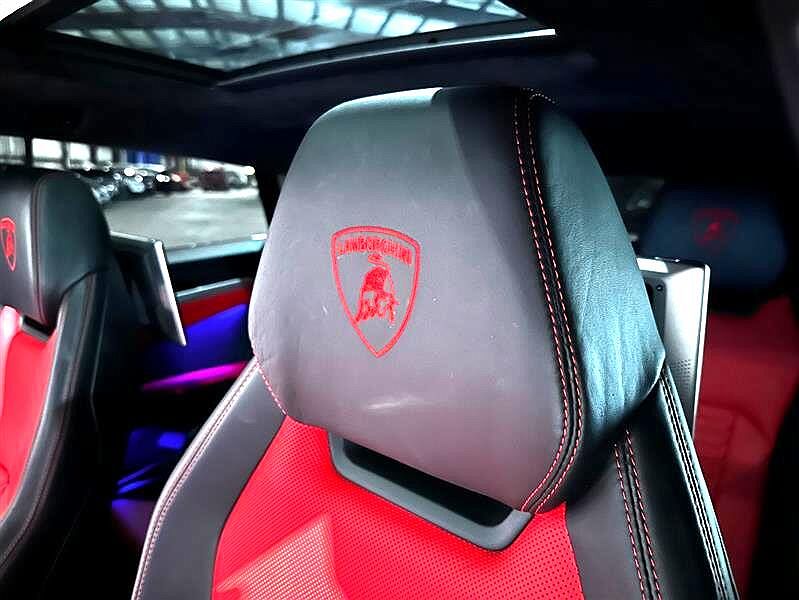 2019 Lamborghini Urus null image 62