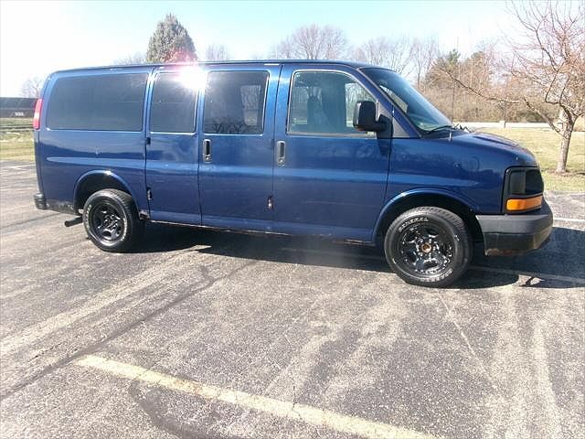 2004 Chevrolet Express 1500 image 0