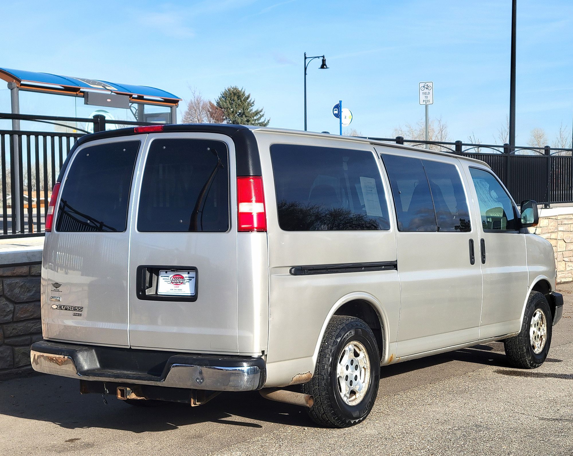 2007 Chevrolet Express 1500 image 1
