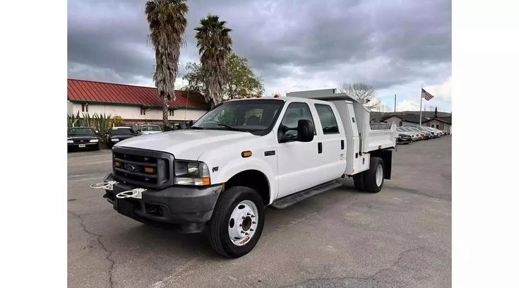2004 Ford F-450 null image 2