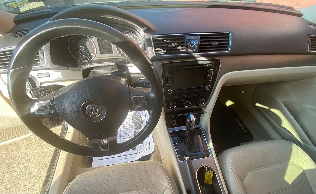 2015 Volkswagen Passat SE image 3