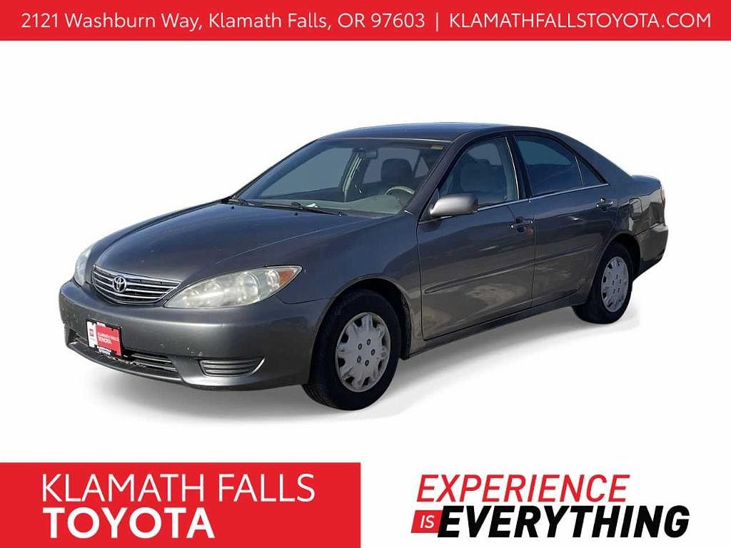 2005 Toyota Camry LE image 0