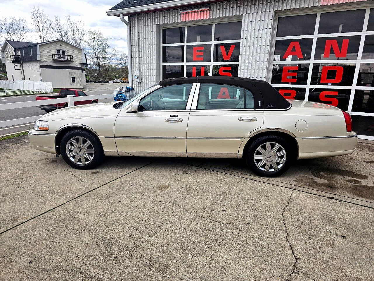 2003 Lincoln Town Car Cartier image 13