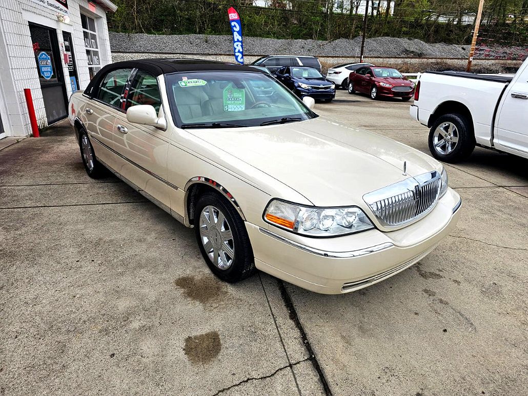 2003 Lincoln Town Car Cartier image 1