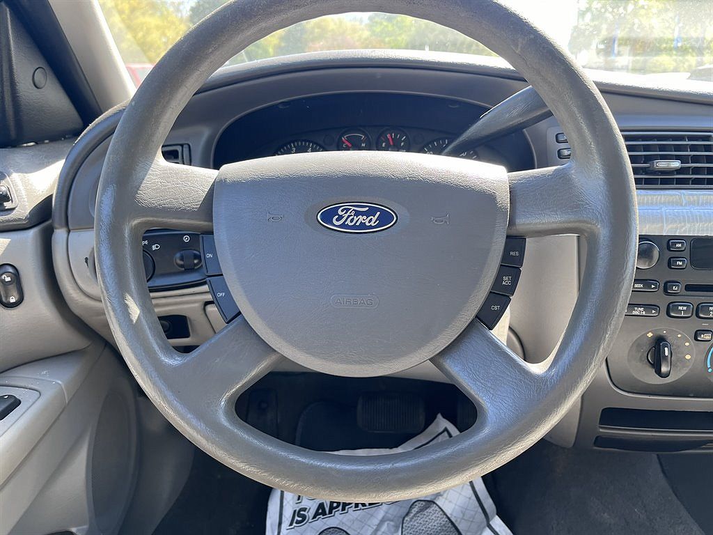 2007 Ford Taurus SE image 5