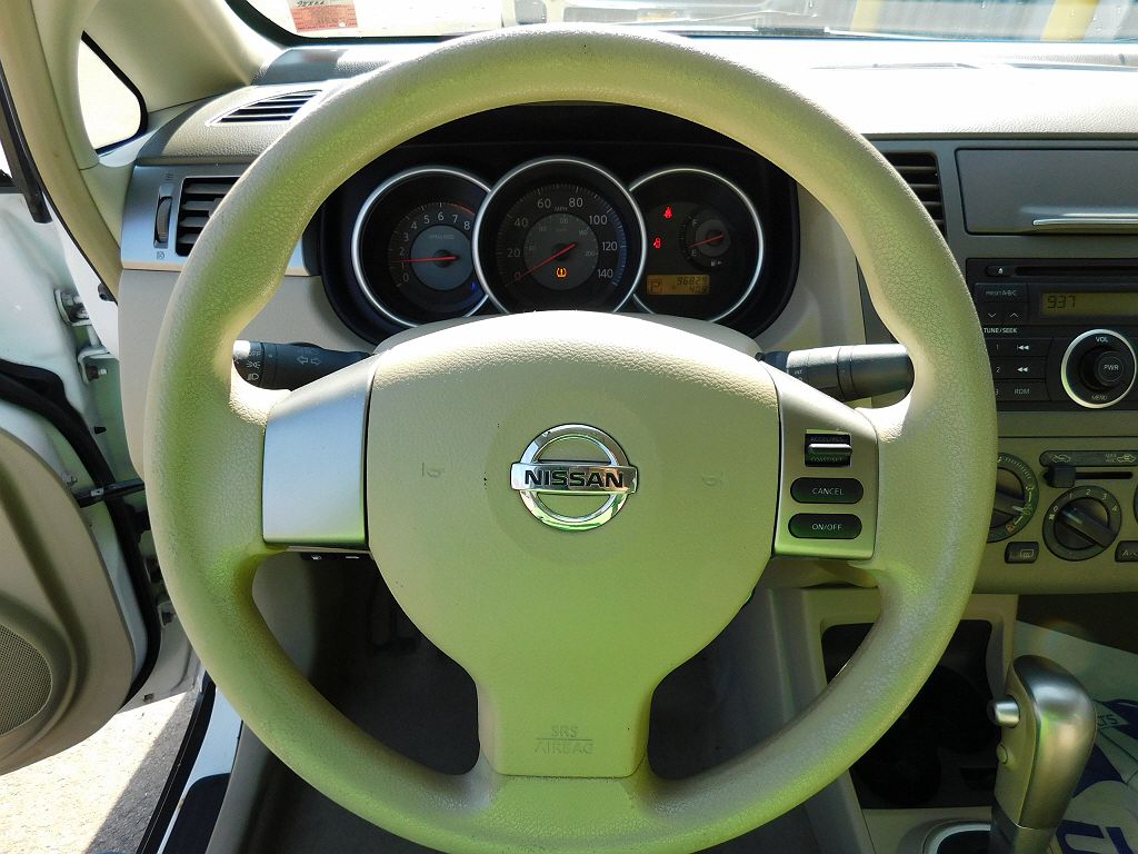 2009 Nissan Versa null image 6