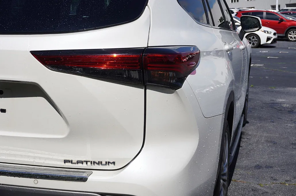 2021 Toyota Highlander Platinum image 4
