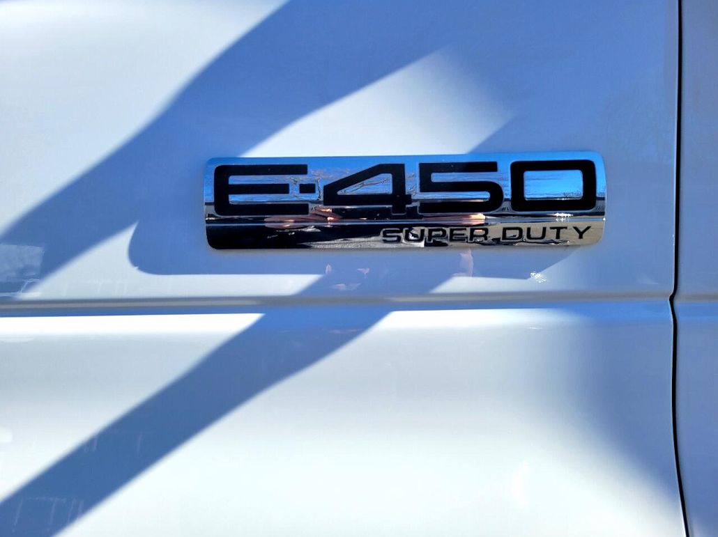 2021 Ford Econoline E-450 image 3