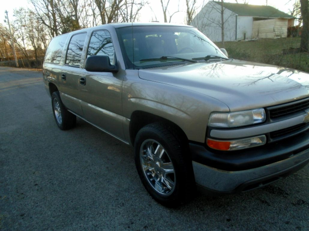 2001 Chevrolet Suburban 1500 null image 3