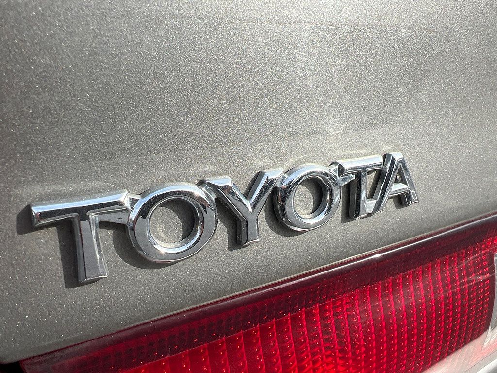 1997 Toyota Camry LE image 10