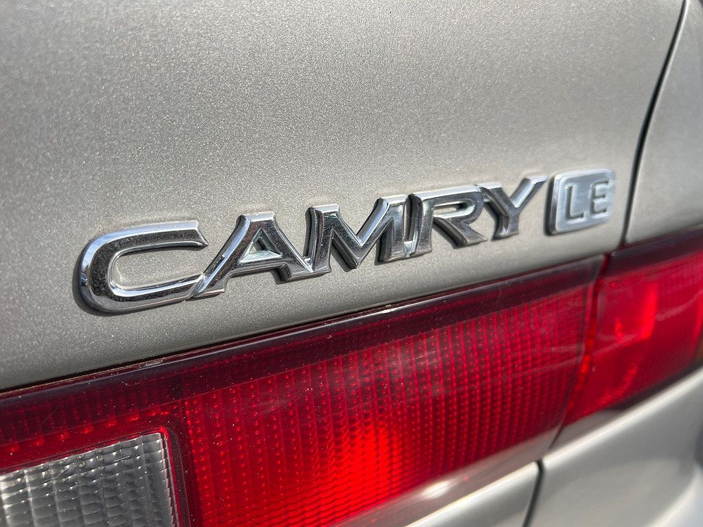 1997 Toyota Camry LE image 11