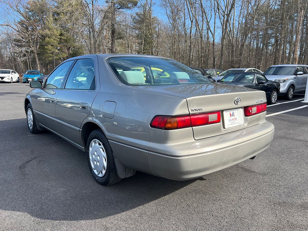 1997 Toyota Camry LE image 12