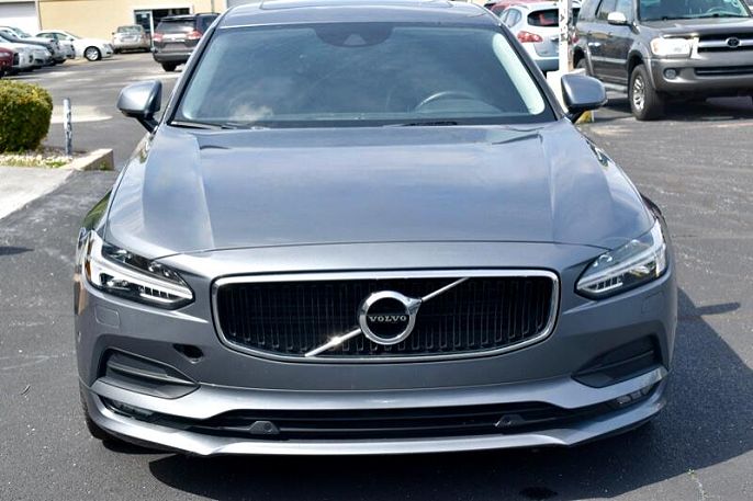 2017 Volvo S90