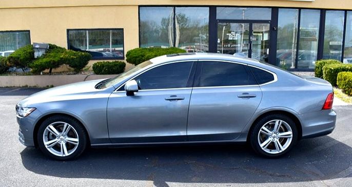 2017 Volvo S90