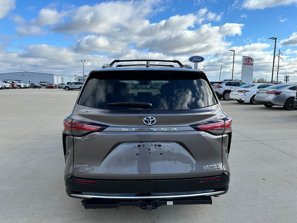 2021 Toyota Sienna null image 5