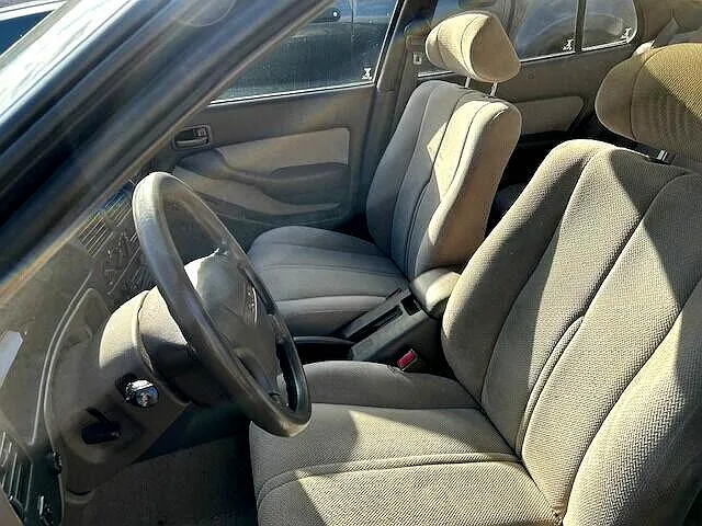 1995 Toyota Camry LE image 4