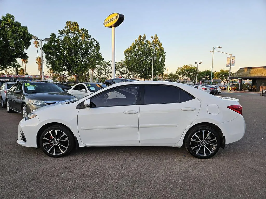 2018 Toyota Corolla XSE image 1