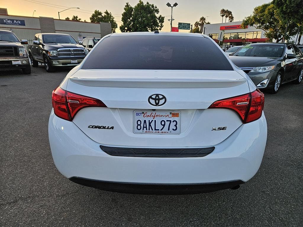 2018 Toyota Corolla XSE image 3