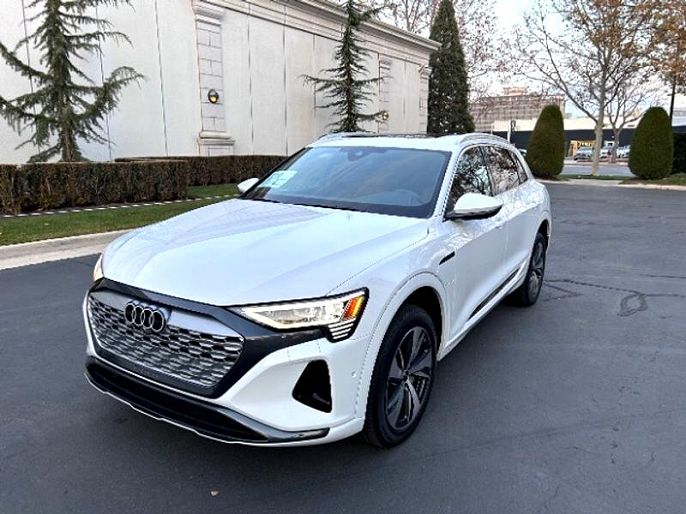 2024 Audi Q8 e-tron