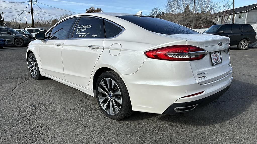 2019 Ford Fusion SEL image 2
