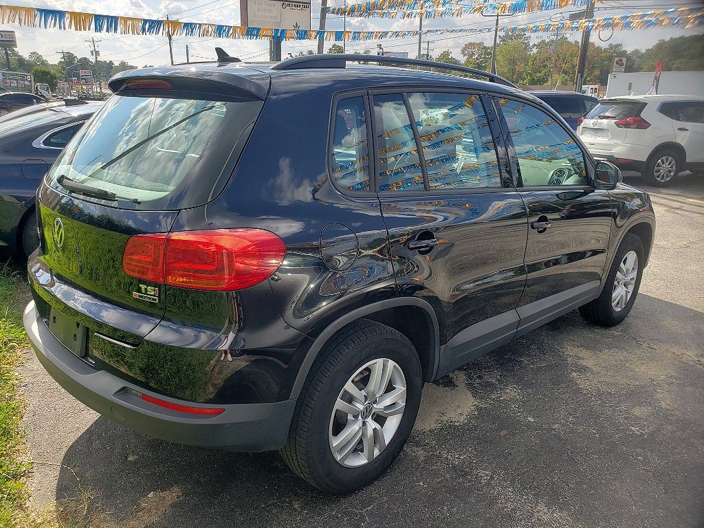 2017 Volkswagen Tiguan S image 2