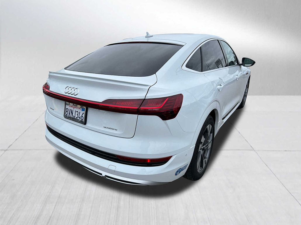 2021 Audi e-tron Premium Plus image 4