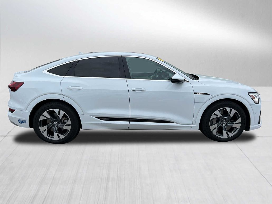2021 Audi e-tron Premium Plus image 5
