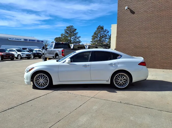2011 Infiniti M56