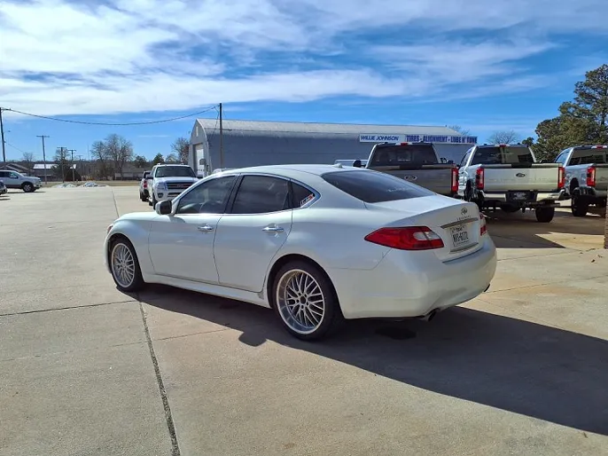 2011 Infiniti M56