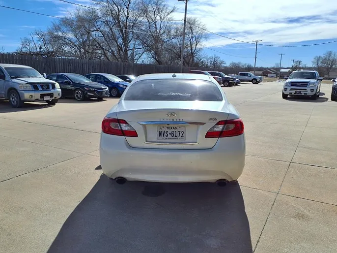 2011 Infiniti M56