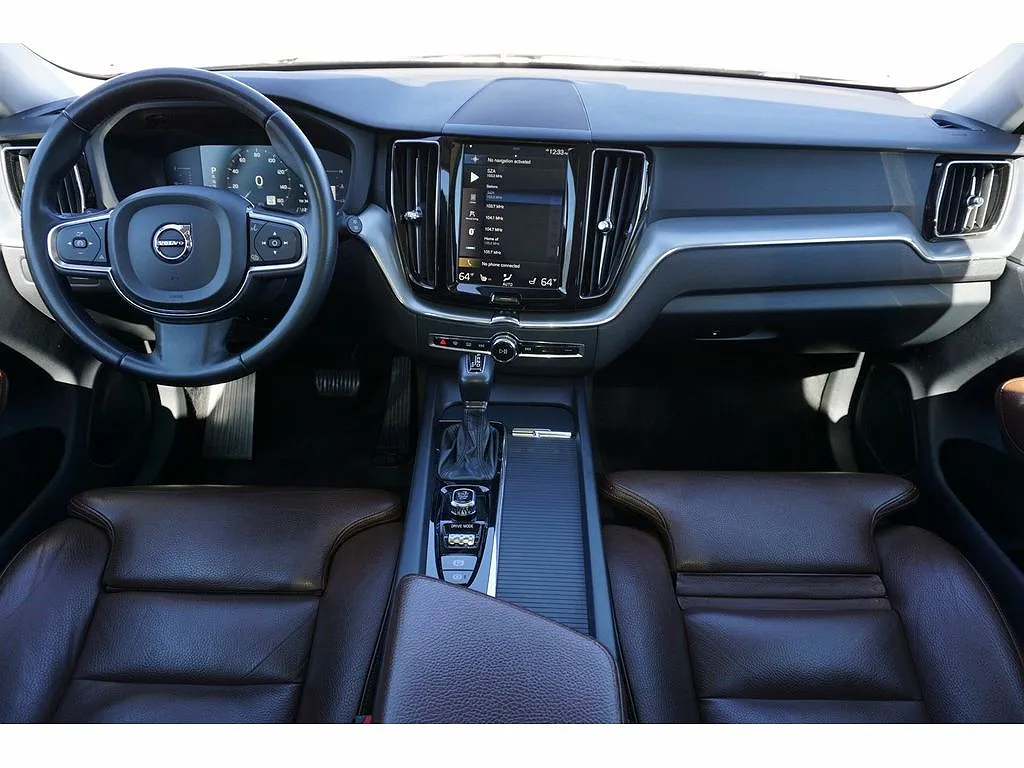 2019 Volvo XC60 T6 Momentum image 1