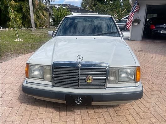 1993 Mercedes-Benz 300 E image 2
