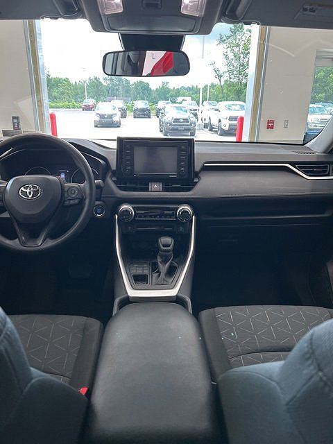2022 Toyota RAV4 XLE photo 11