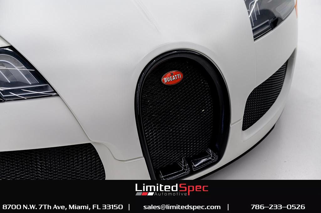 2011 Bugatti Veyron null image 27