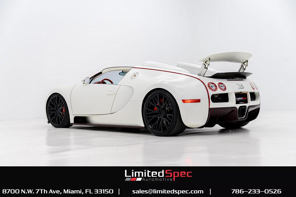 2011 Bugatti Veyron null image 35