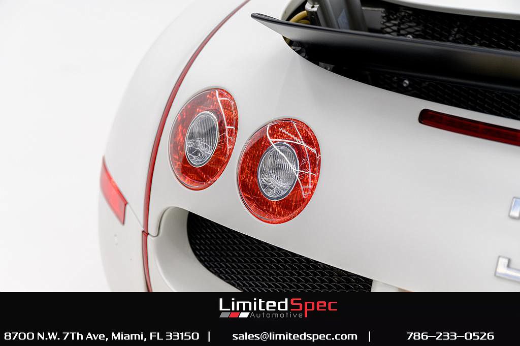 2011 Bugatti Veyron null image 48