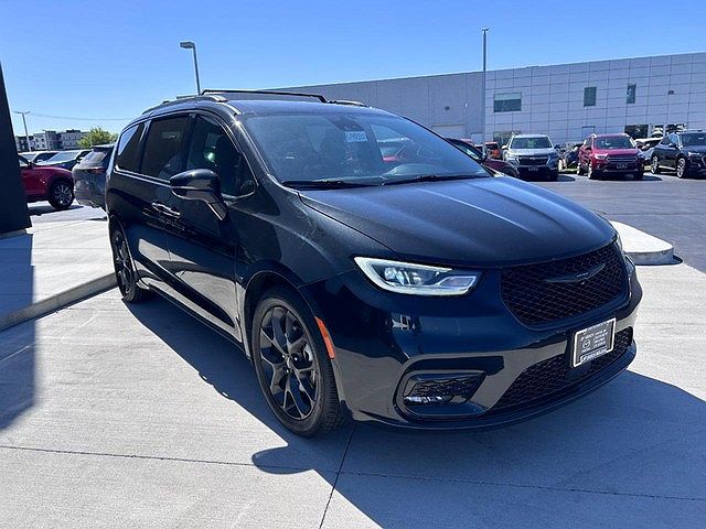 2021 Chrysler Pacifica Touring image 2