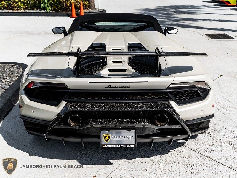 2018 Lamborghini Huracan Performante image 5