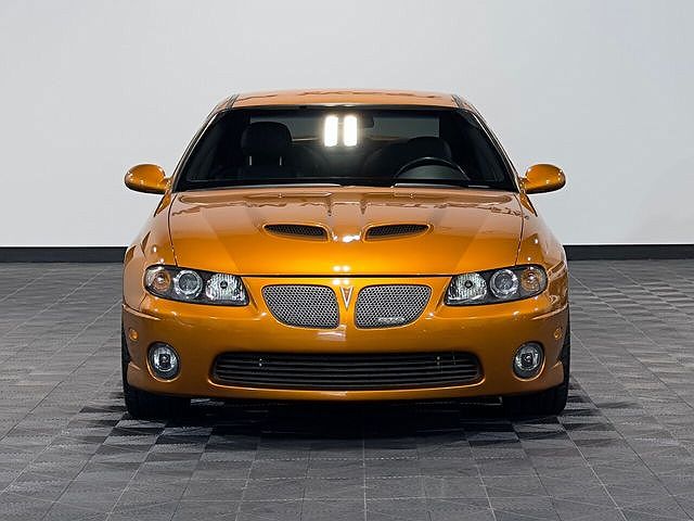 2006 Pontiac GTO Base image 2